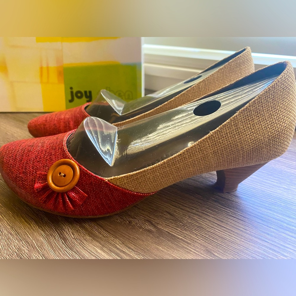 Joy Chen Vera-J Natural Red and Linen Pumps. size 7.5 medium